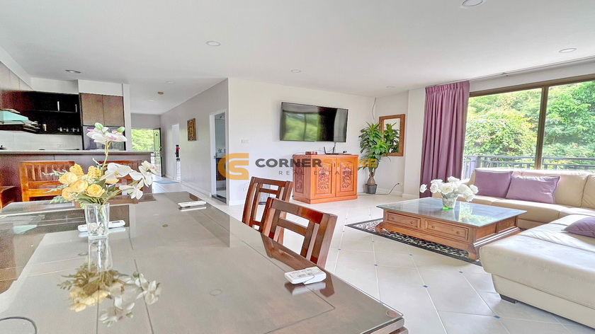 Sunrise Beach Resort Na Jomtien duplex condo for rent with spacious family living and resort-style surroundings